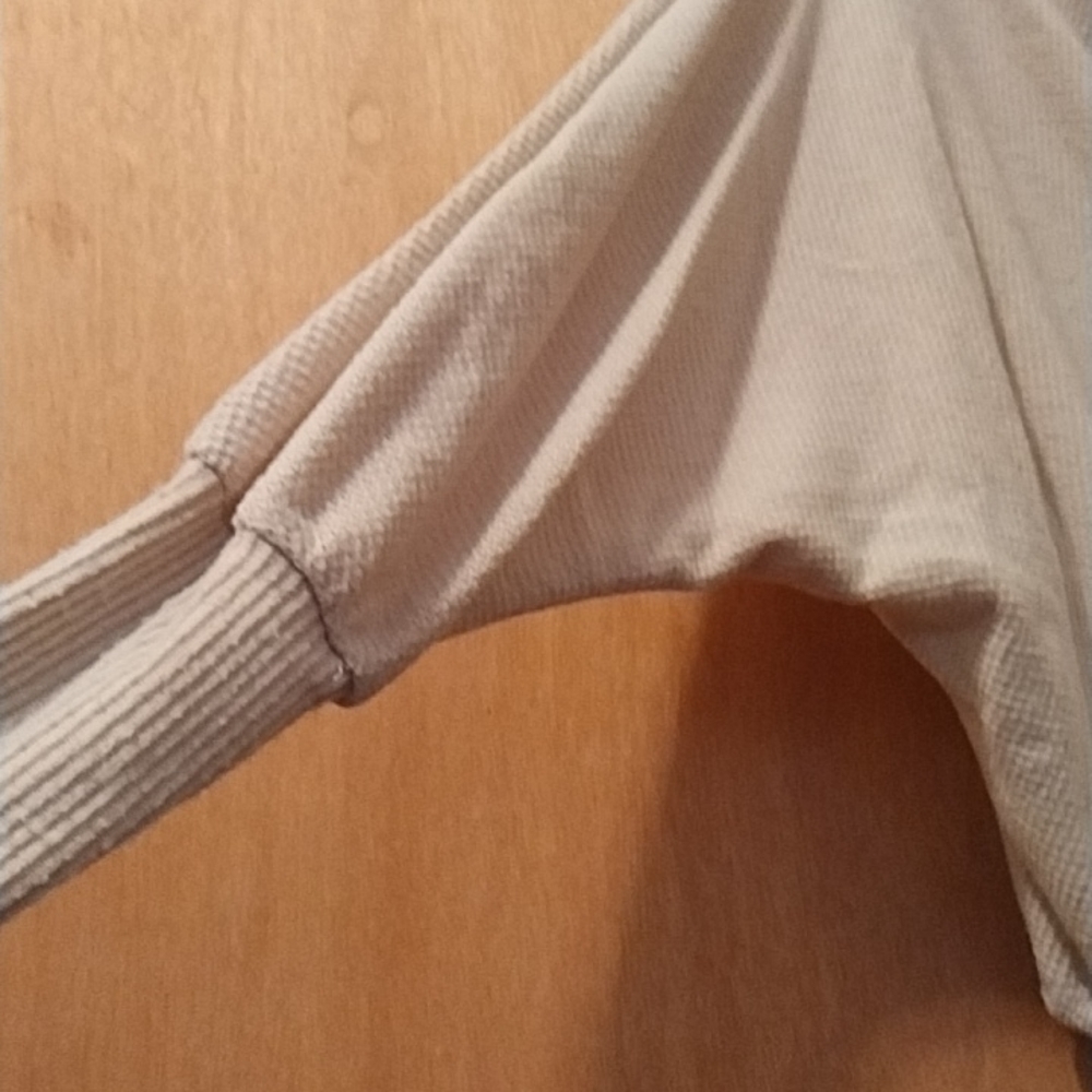 💜NWT "Out from Under" Beautiful Ivory women sweater - Picture 5 of 7